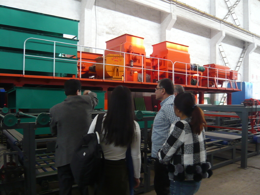 Máquina de fabricação de azulejos de telhado de camada de preservação de calor para fabricação de materiais de construção