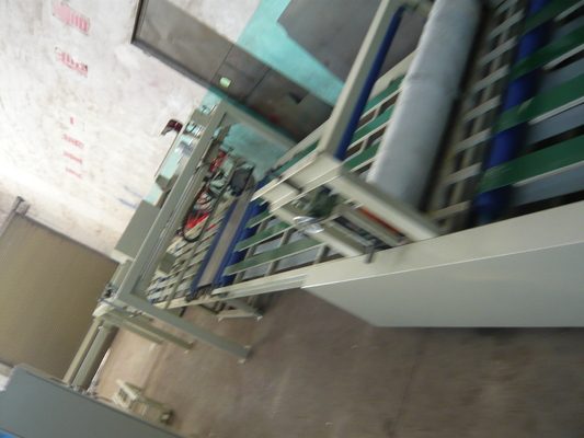 Tecnologia de extrusão de rolos duplos Máquinas de fabricação de portas, Máquina de prensagem de painéis de óxido de magnésio