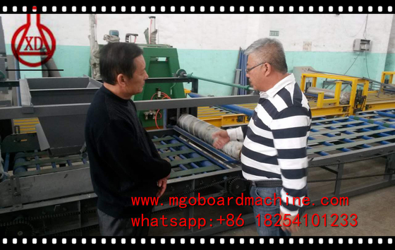 Máquina de fabricação de telhados pré-fabricados de óxido de magnésio / linha de produção Certificado CE