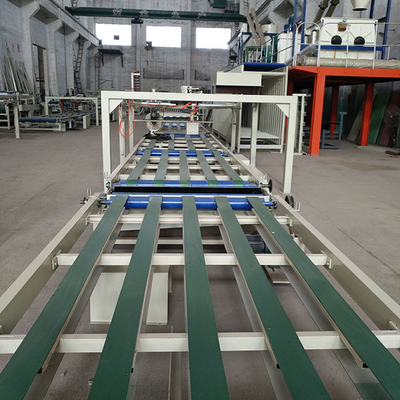 Fáceis de pouco peso instalam o equipamento isolado sanduíche do painel de parede do EPS garantia de 1 ano