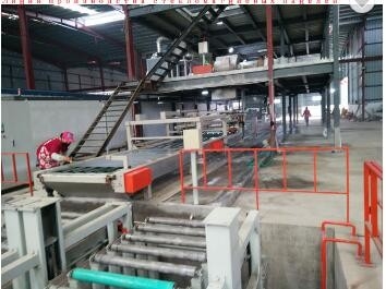 A máquina pré-fabricada do painel de sanduíche do Eps da casa, cimenta o sanduíche automático que faz a máquina